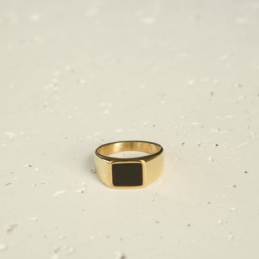 Black Onyx Ring (Gold)