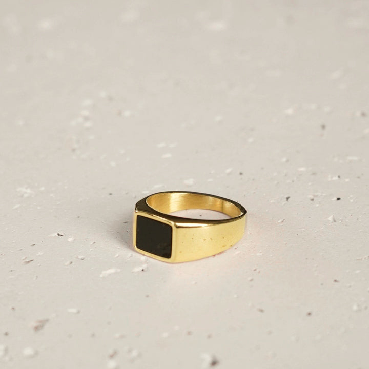 Black Onyx Ring (Gold)